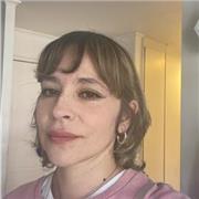 Profesora titulada en Pedagogía en Inglés, especializada en clases presenciales para niñas y niños desde 6 años a 12 años